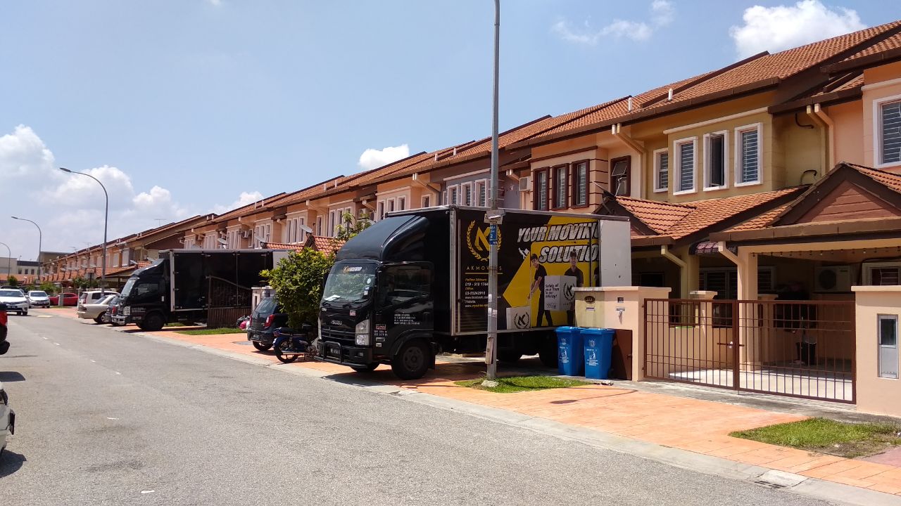 AKMOVERS — photo 1