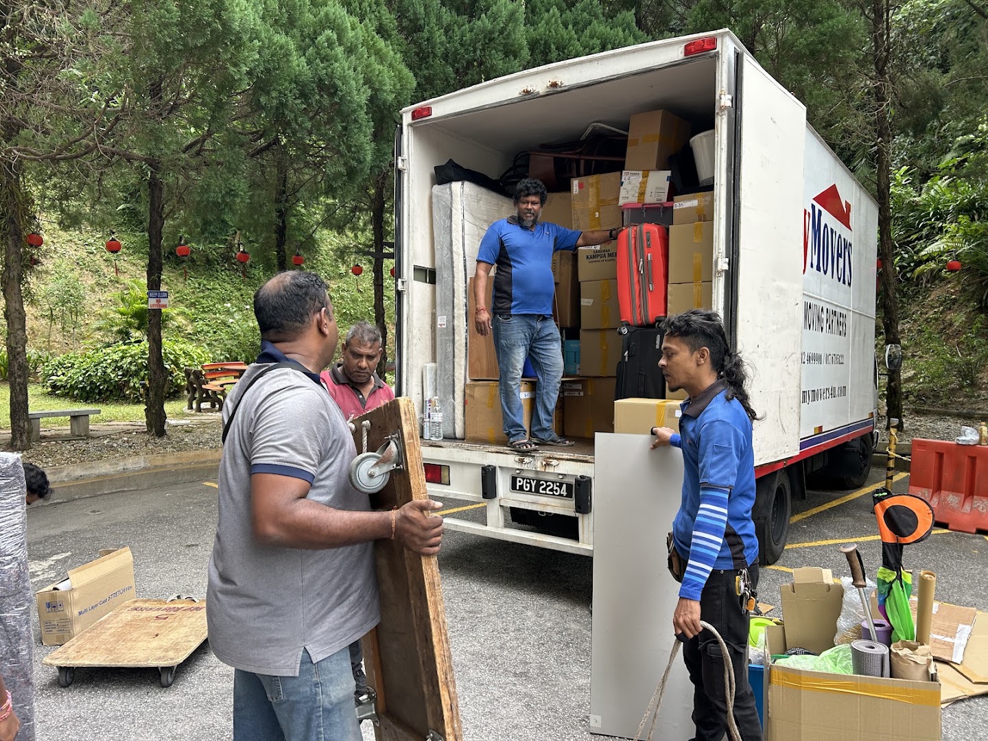 MY MOVERS — photo 2